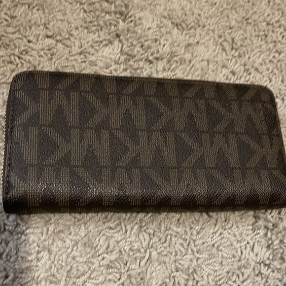 Michael Kors Wallet - Picture 3 of 4